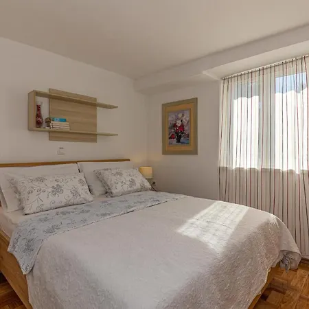 Apartment Lapis *