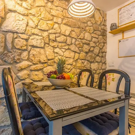 Lapis Apartment *