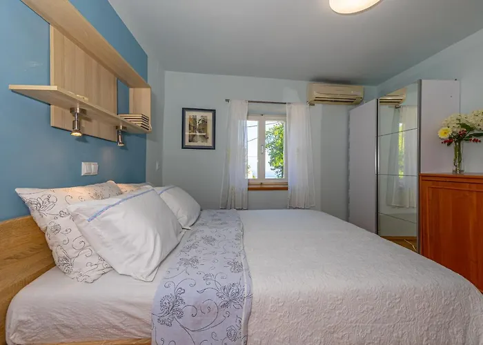 アパート Lapis ヤドラニヴォ