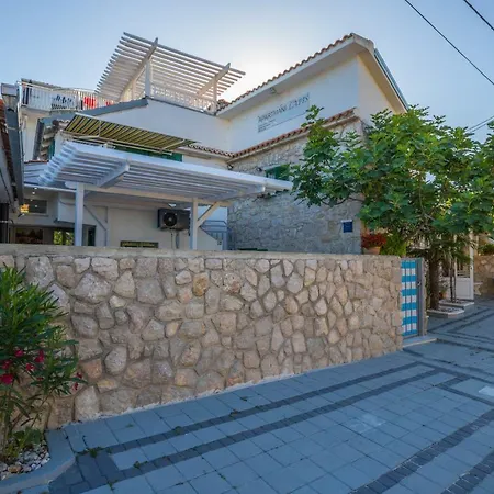 Lapis Apartman Jadranovo